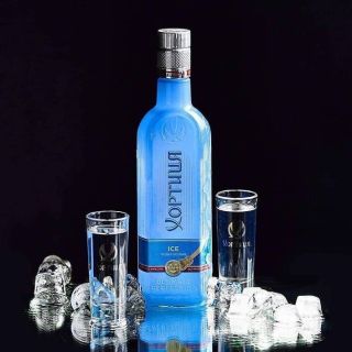 Khortytsa ICE 40% Khortytsa ICE je první „chytrou“ lahví na světě, která po ochlazení na +5°C mění barvu z hedvábně bílé...